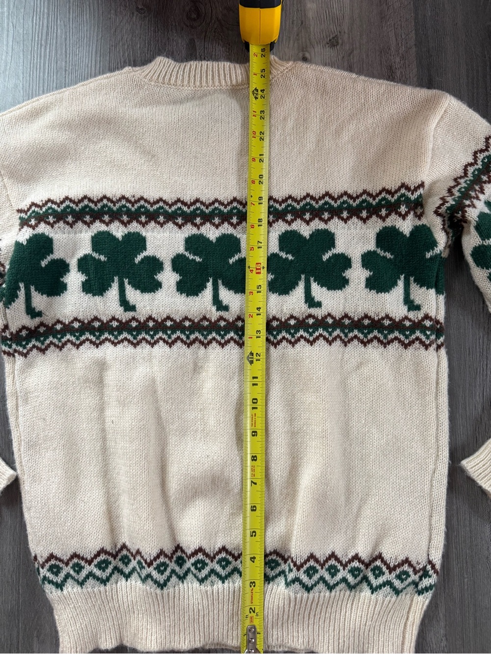 Cream Shamrock Knit Sweater Size L - Picture 4 of 7